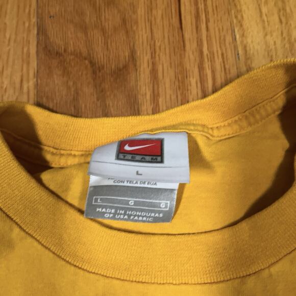 Vintage LSU Tigers T Shirt Large Mens Yellow Nike Team Center Swoosh Graphic Y2K - Picture 3 of 10